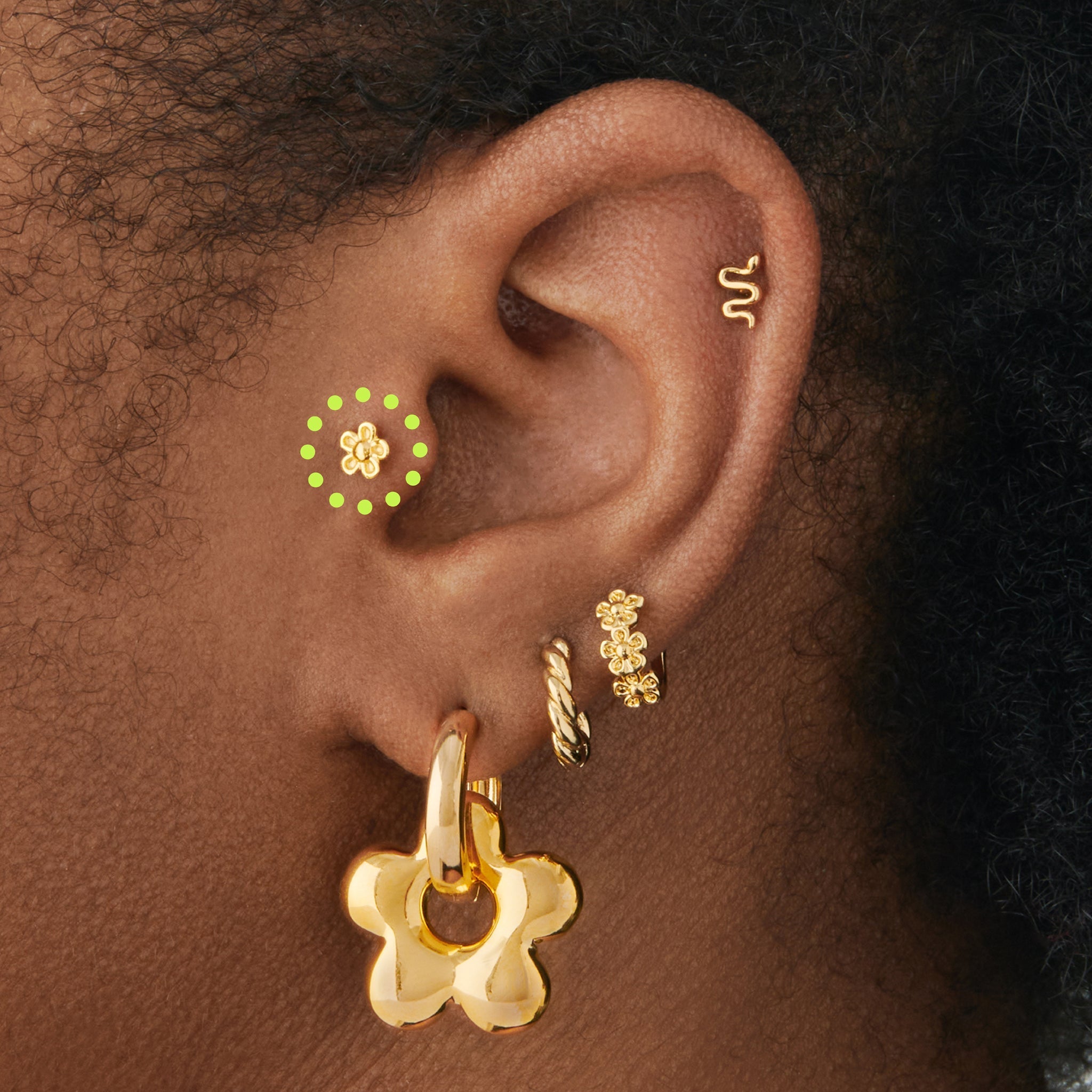 Daisy Flower Stud