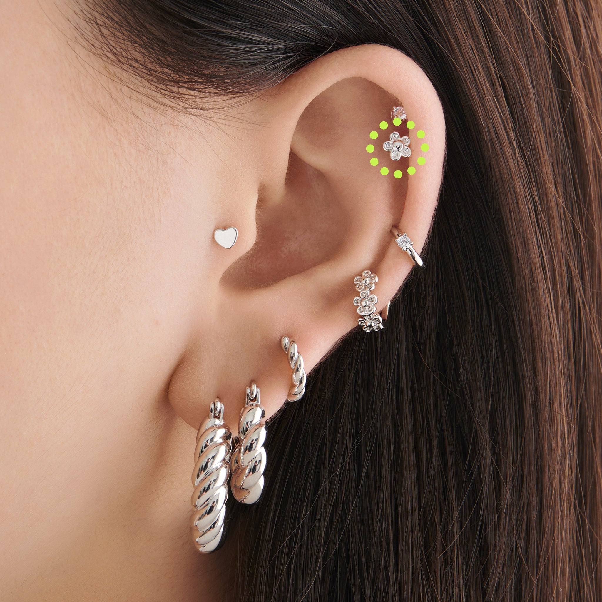 Daisy Flower Stud